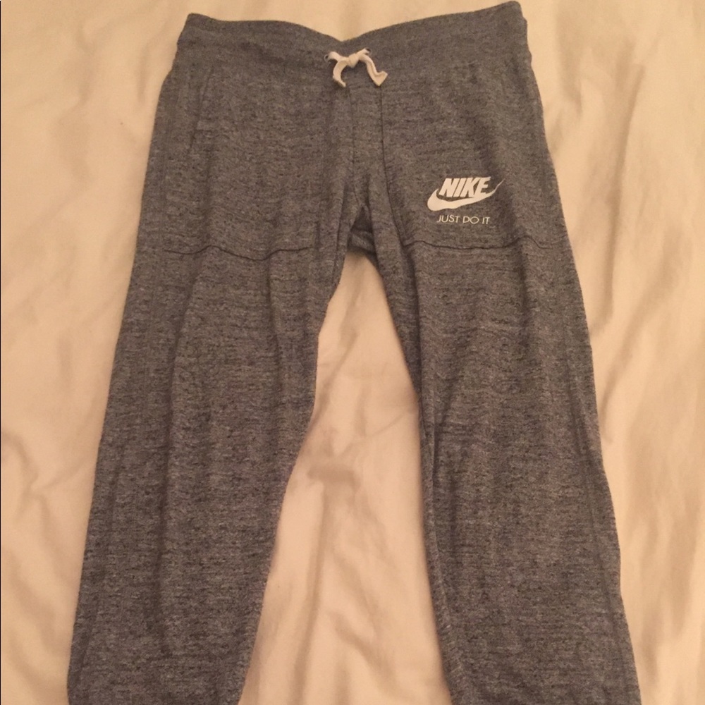 Nike Cropped Joggers
